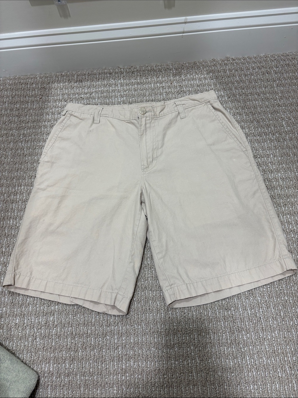 Columbia Men's Light Khaki Flat-Front Shorts 32" waist, 10" inseam